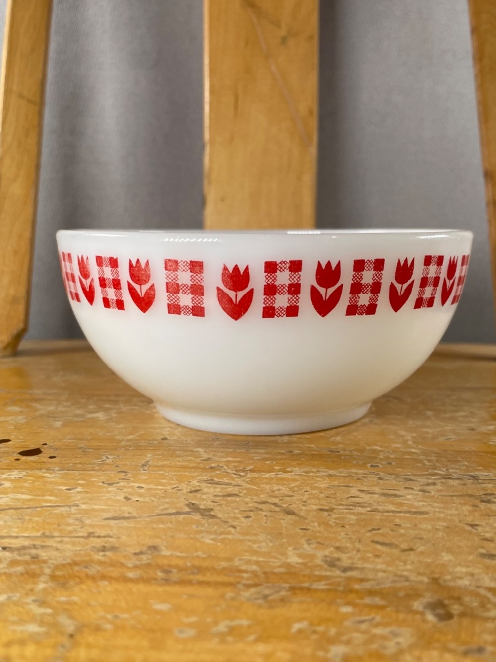 Vintage MCM Termocrisa Red Tulip Gingham 5 Inch Milk Glass Bowls | Set of 3 70s - Picture 3 of 10